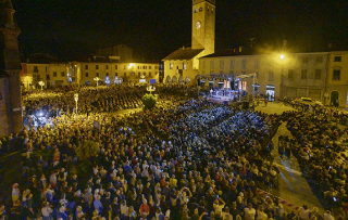 Castelnuovo Scrivia - Concerto dei Nomadi: raccolti oltre 27mila euro per la lotta al tumore al seno
