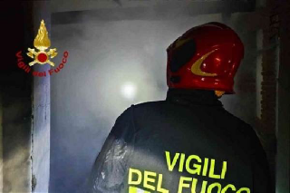 Sale - Incendio in appartamento in via Gramsci: Vigili del Fuoco domano le fiamme