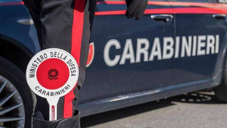 Casal Cermelli - Incidente notturno: auto ribaltata, feriti e palo della luce abbattuto