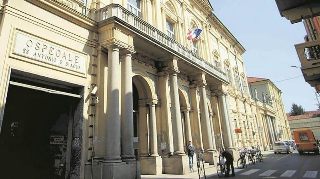 Alessandria - 23enne precipita dal balcone del quarto piano: è ricoverato in prognosi riservata