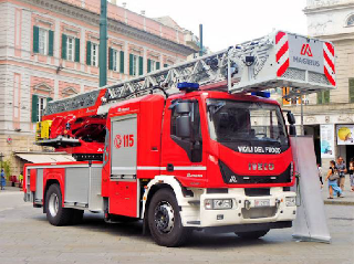 Alessandria - Albero spezzato dal temporale: strada chiusa in via della Chiatta