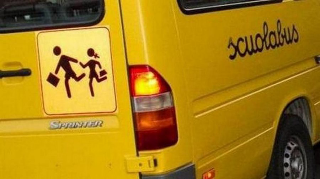 Viguzzolo - Scuolabus esce di strada: illesi dieci bambini a bordo