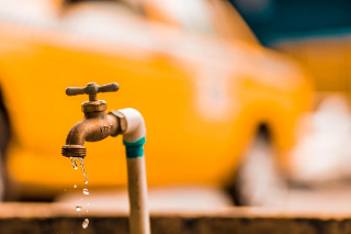 Acquedotto guasto, Felizzano senz’acqua: autobotte in piazza